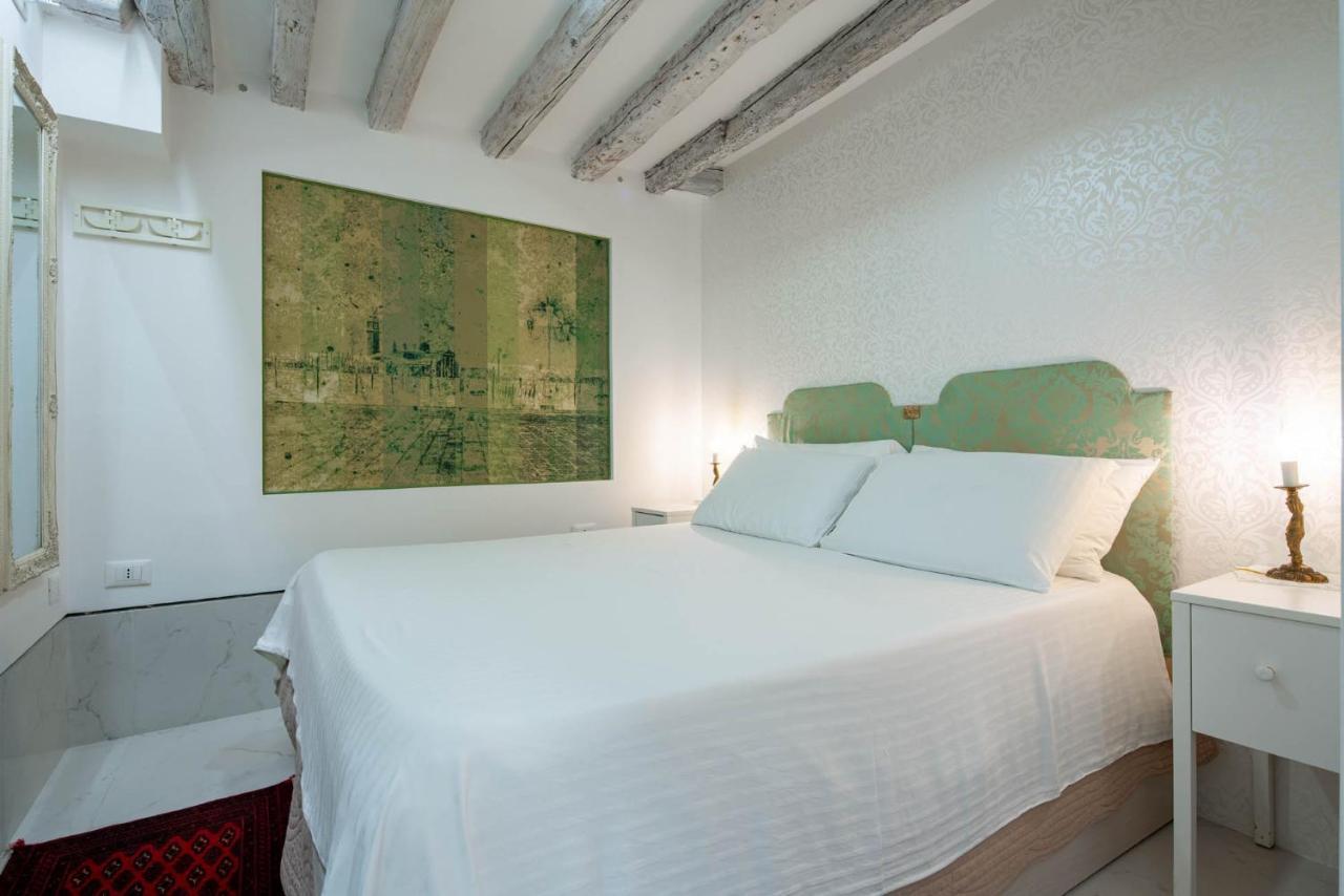 Loving In Venice, 5 Stars Eksteriør bilde