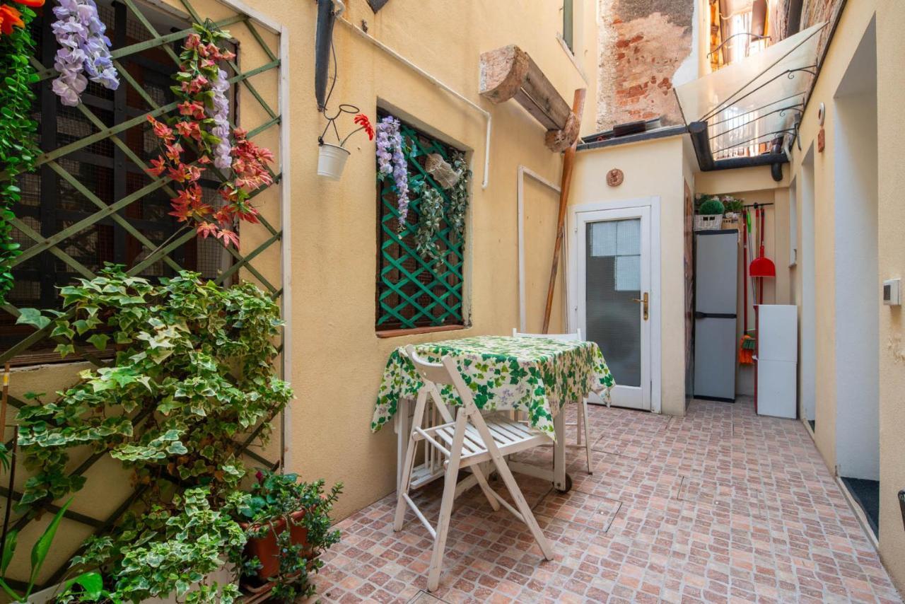 Loving In Venice, 5 Stars Eksteriør bilde