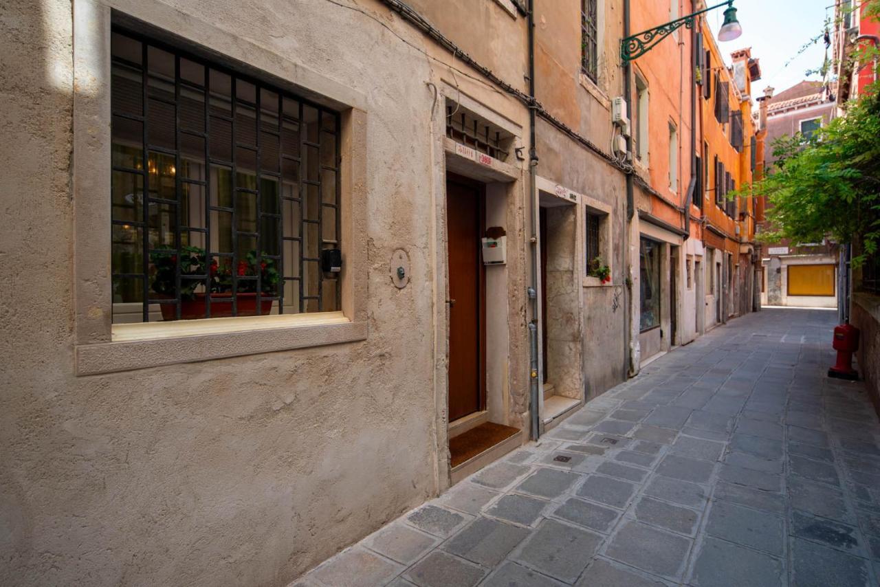 Loving In Venice, 5 Stars Eksteriør bilde