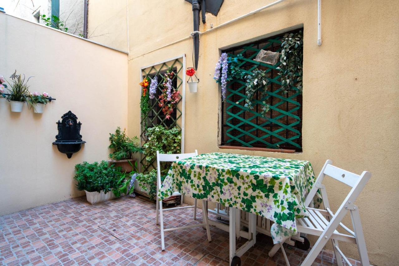 Loving In Venice, 5 Stars Eksteriør bilde