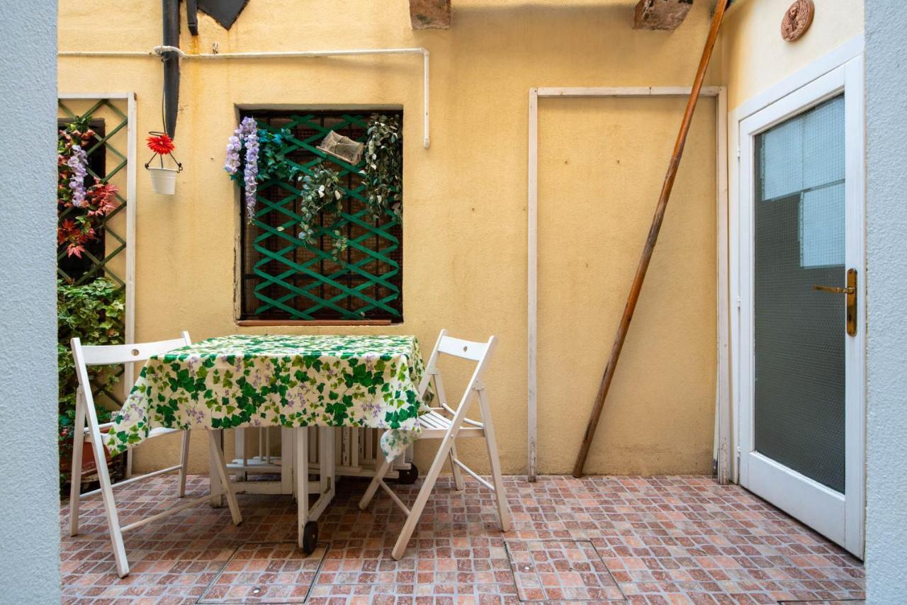 Loving In Venice, 5 Stars Eksteriør bilde
