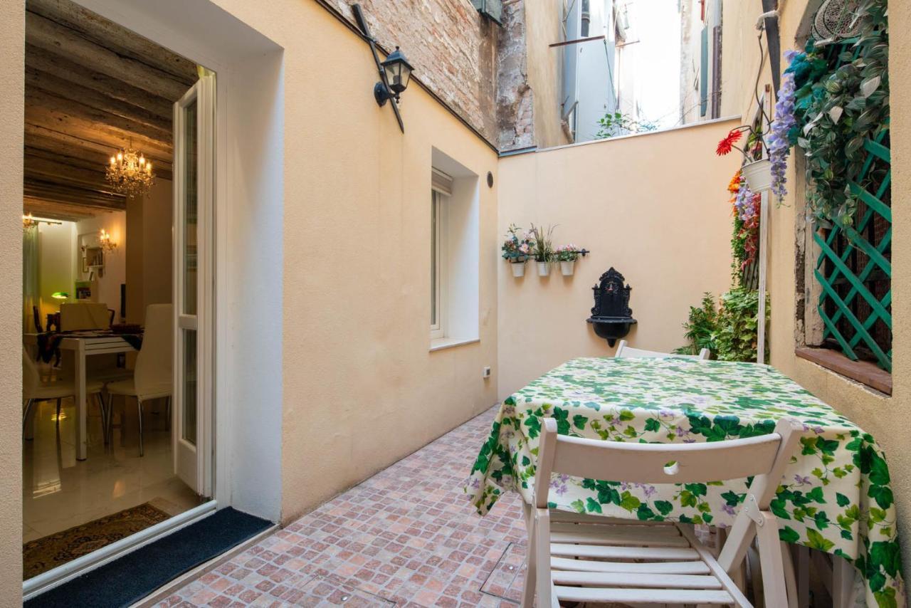 Loving In Venice, 5 Stars Eksteriør bilde
